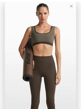 Skims Nike Women's NWT Ribbed Seamless  Bra Top Sz Small Dusty Oakmoss